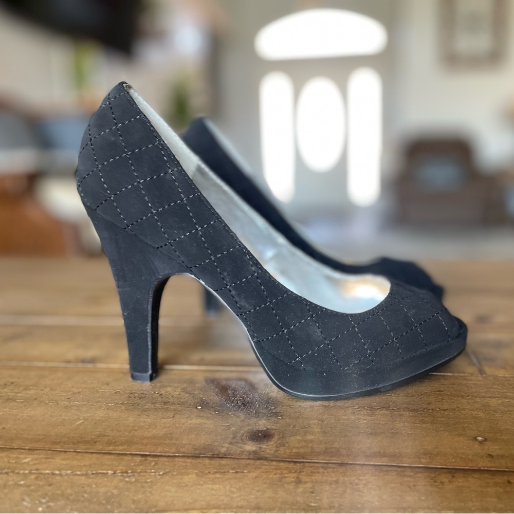 Women’s Black Peeptoe Heels, Black platform size 5 1/2